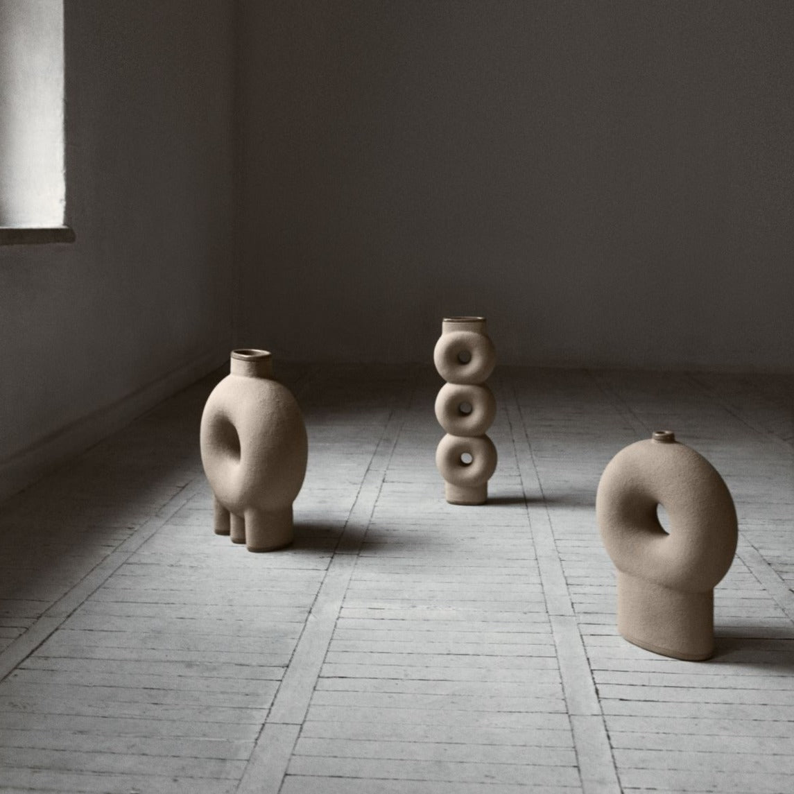 KUMANEC three-legged vase